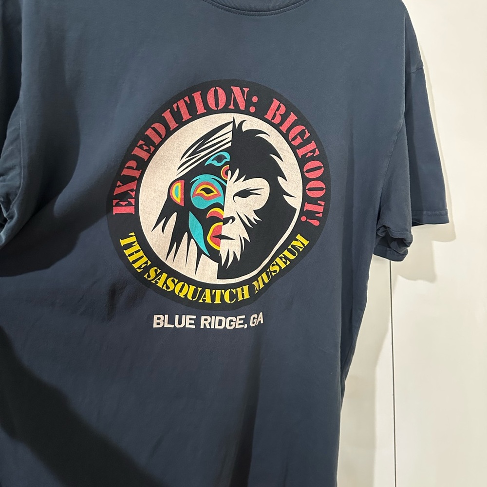 Big Foot -  Sasquatch Museum 
T-Shirt - Size Large
